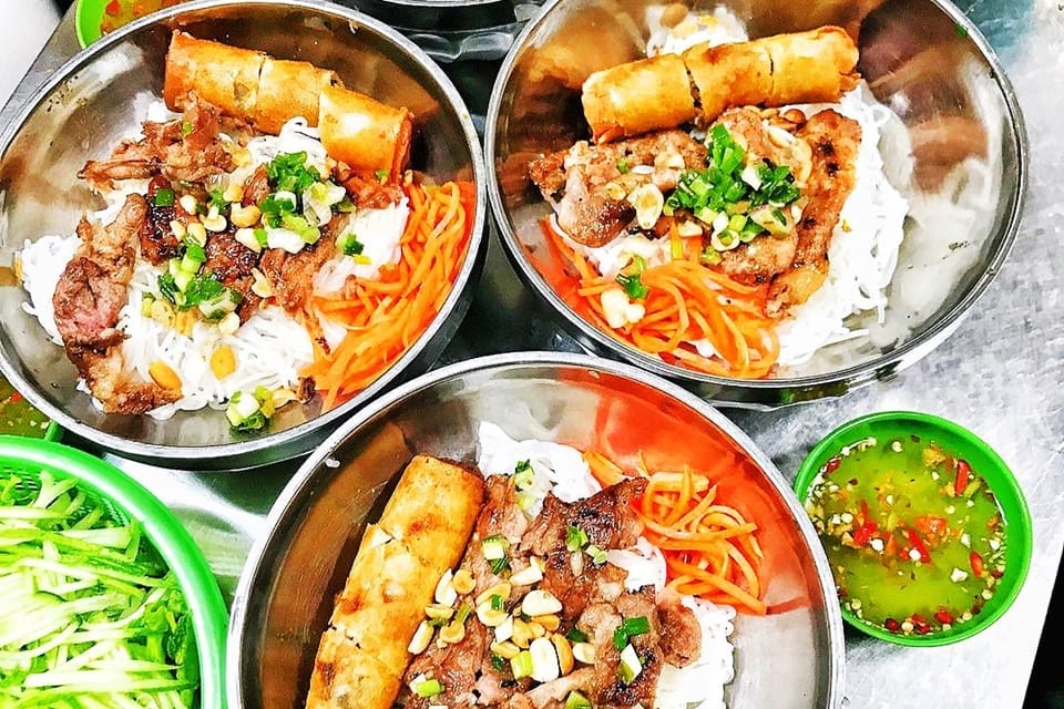 top-must-try-food-in-vietnam-vietnam-cuisine-saigon-rice-noodles-and-grilled-meat