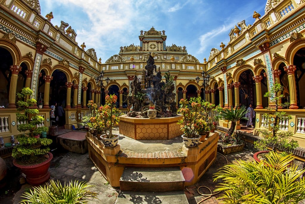 Vinh-trang-temple-the-best-place-in-my-tho
