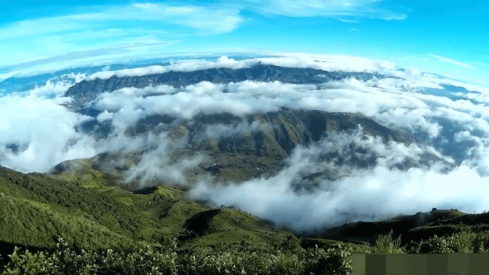 enjoy-the-beauty-of-the-valley-on-ta-xa-mountain-son-la