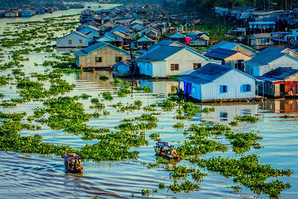 floating-village-in-chau-doc
