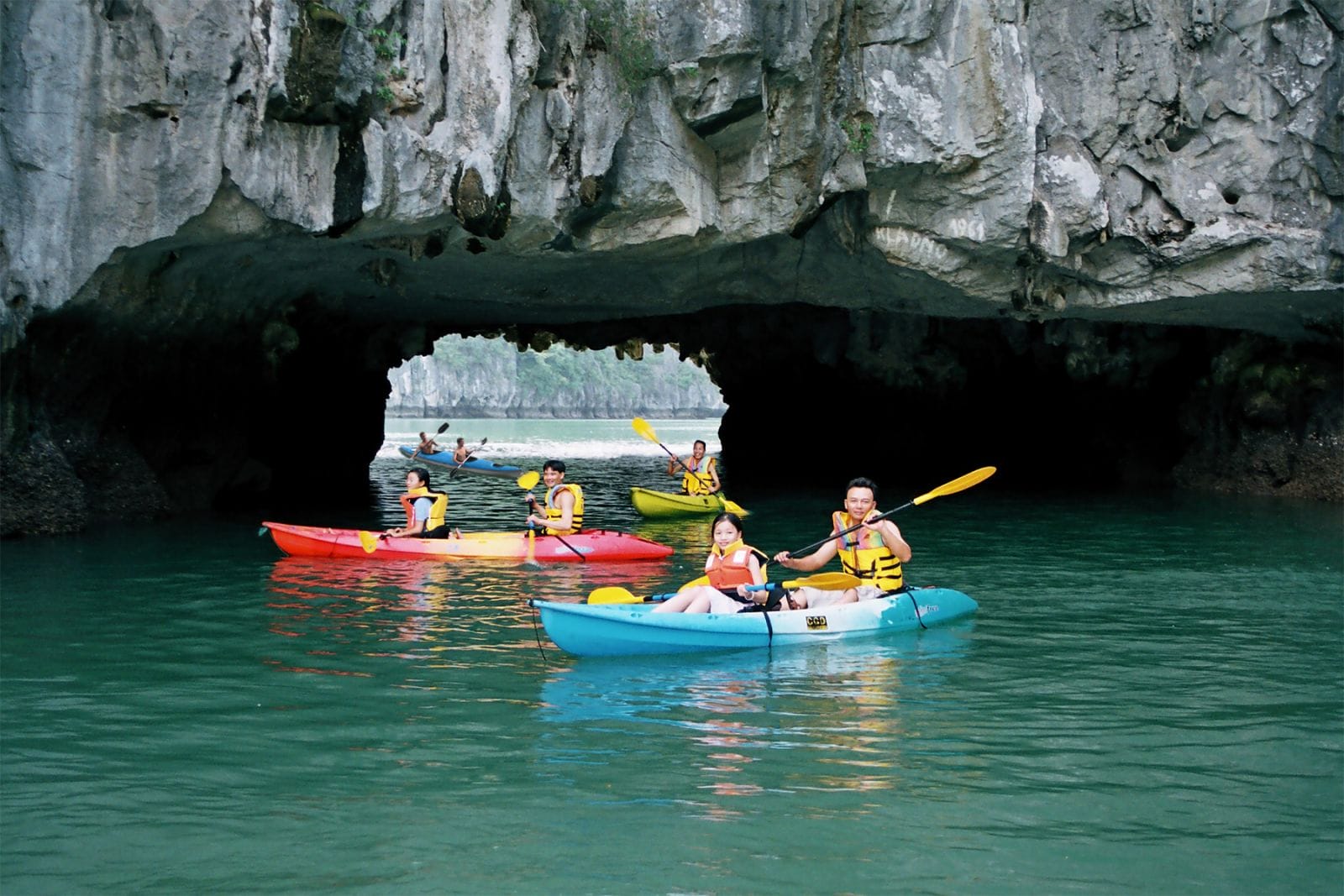 tips for halong bay kayaking 