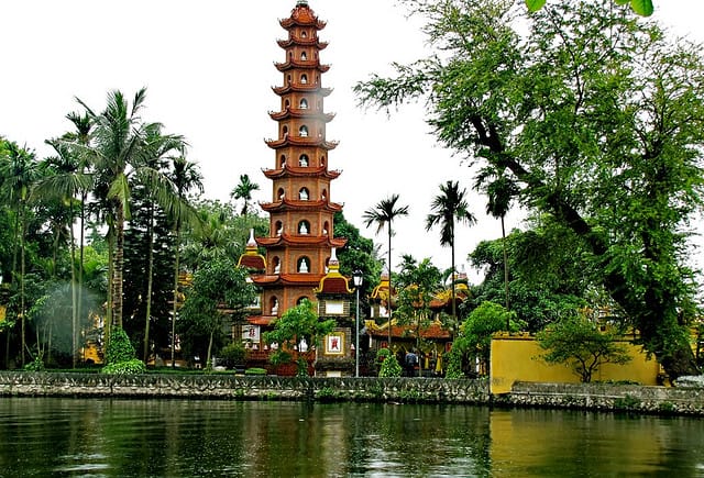 hanoi travel guides tran quoc pagoda