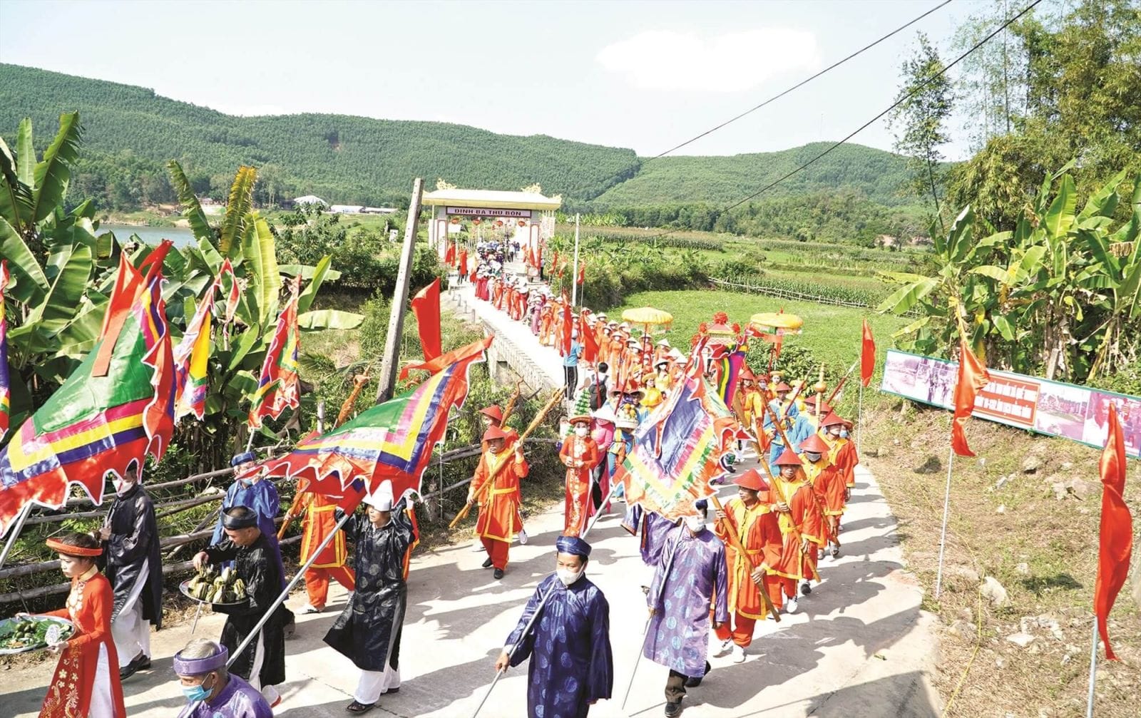 hoi-an-travel-guide-what-to-do-and-to-visit-lady-thu-bon-festival