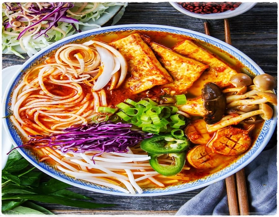 hue-travel-guide-best-tips-for-hue-what-to-eat-beef-noodle