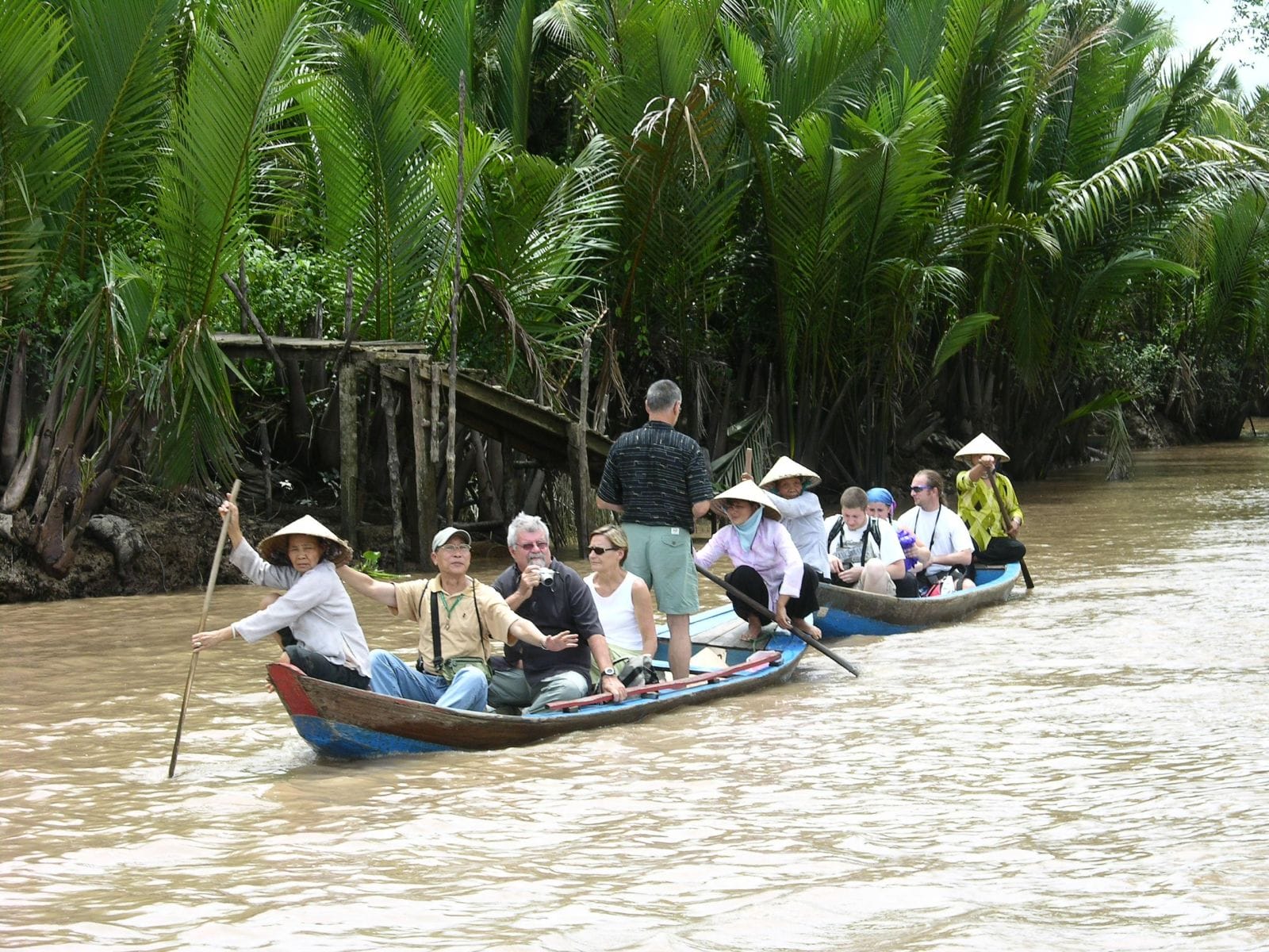 my-tho-travel-guides-boat-rowing