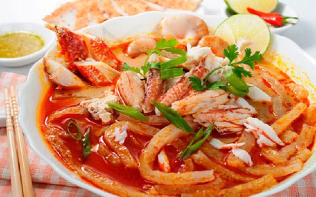 Banh-Canh-with-crab