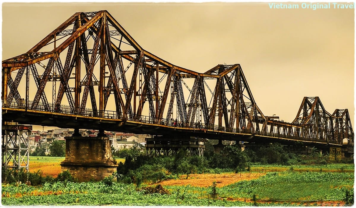 places-to-visit-in-hanoi-best-way-to-travel-long-bien-bridge