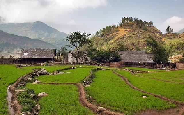 sapa travel guides ta phin village