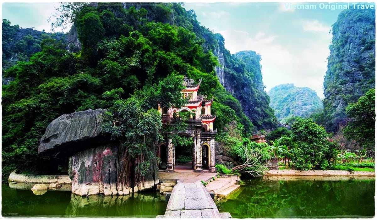 to-15-best-things-to-see-and-do-in-ninh-binh-jade-cave-tam-coc